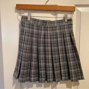 Pull & Bear pleated skirt
